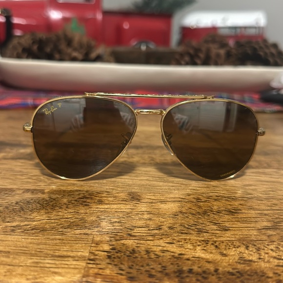 Practically new because I bought for my fiancée and he never wore them - Picture 1 of 4